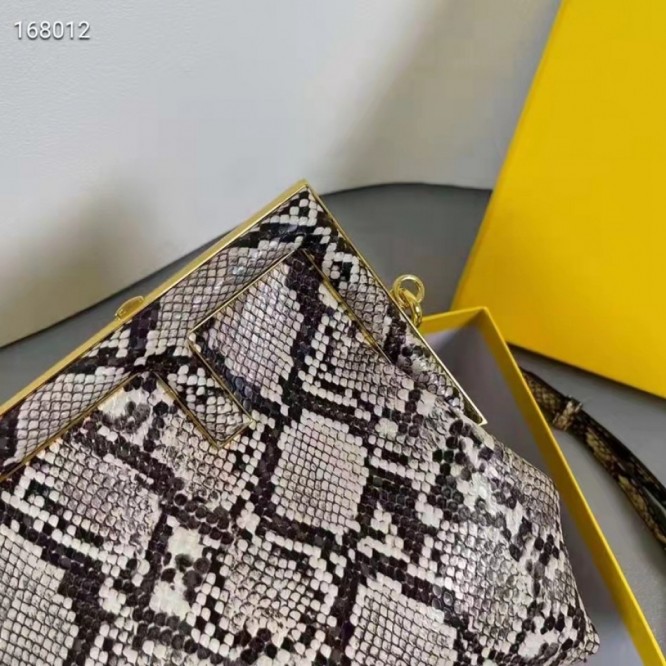 FENDI フェンディ 2021年最新なクラシックな ショルダーバッグ
